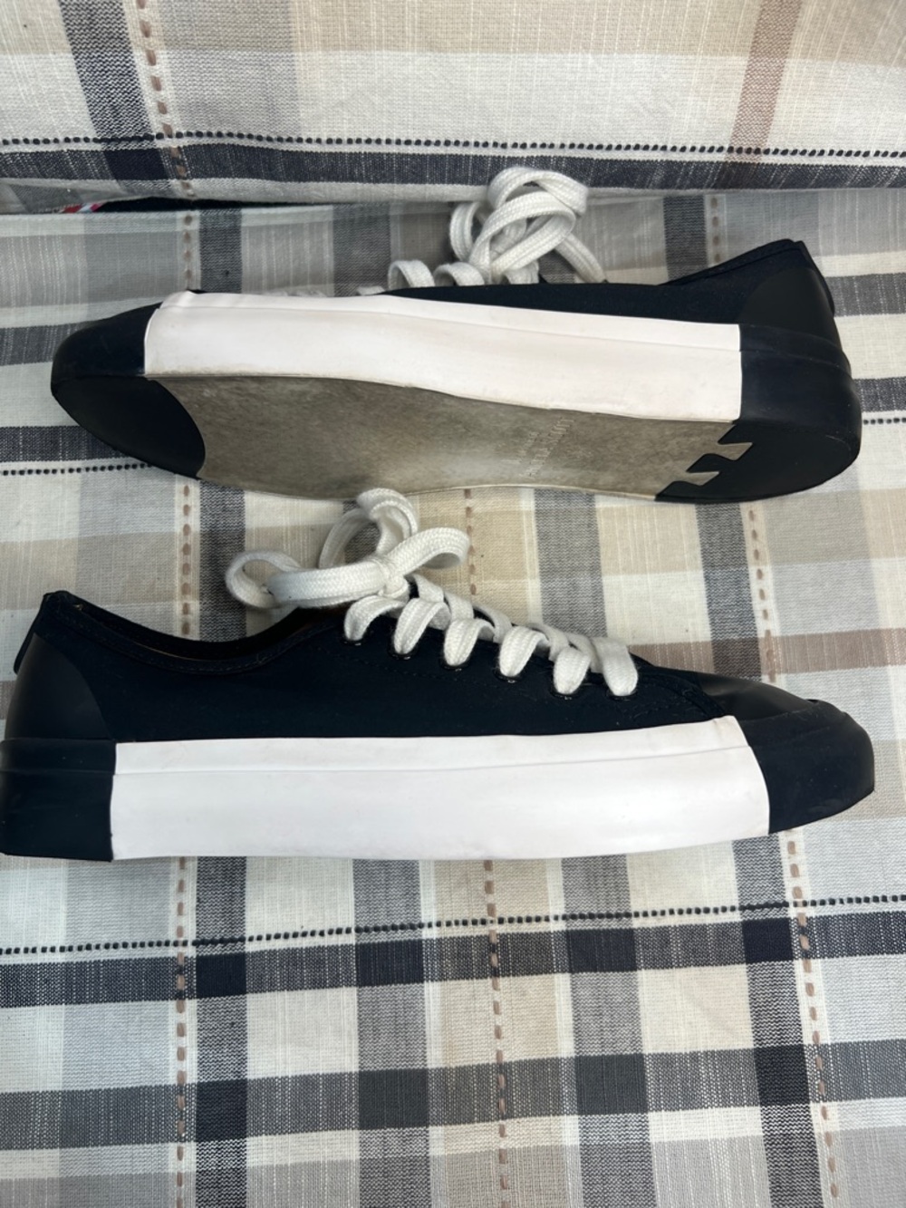 Angela Scott Black Canvas Low-Top Sneakers with White Laces - Picture 11 of 13